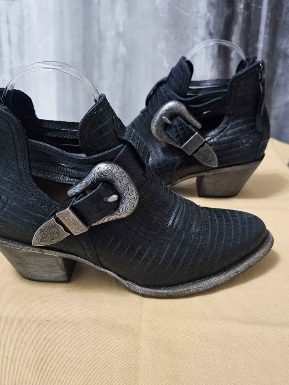 Ariat Western Booties Black Leather Snake Print Silver Buckle Women’s Size 6.5 - Picture 3 of 7